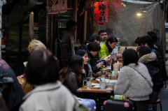 <b><b>日本多地连发集体食物中毒事务逾百人“中招”</b></b>